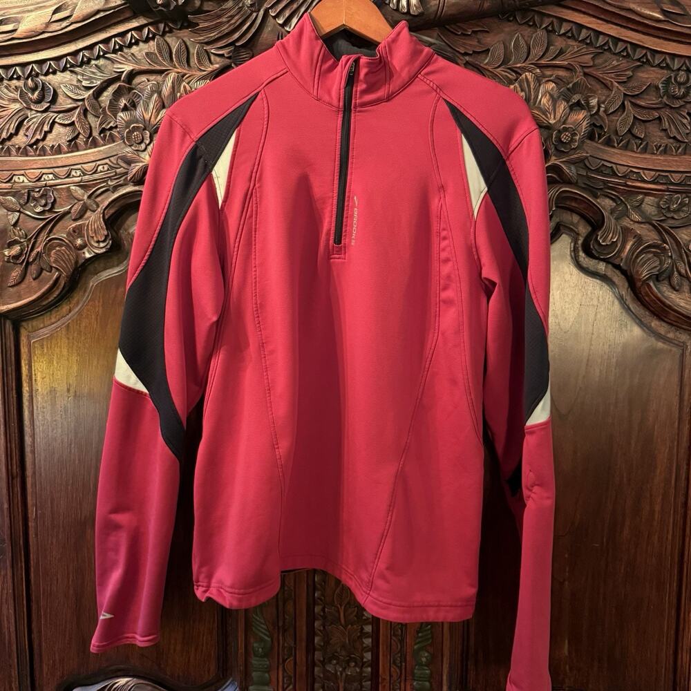 Brooks Athletic Jacket‎ Red Reflective Accents Thumb Hole Medium Women’s Workout